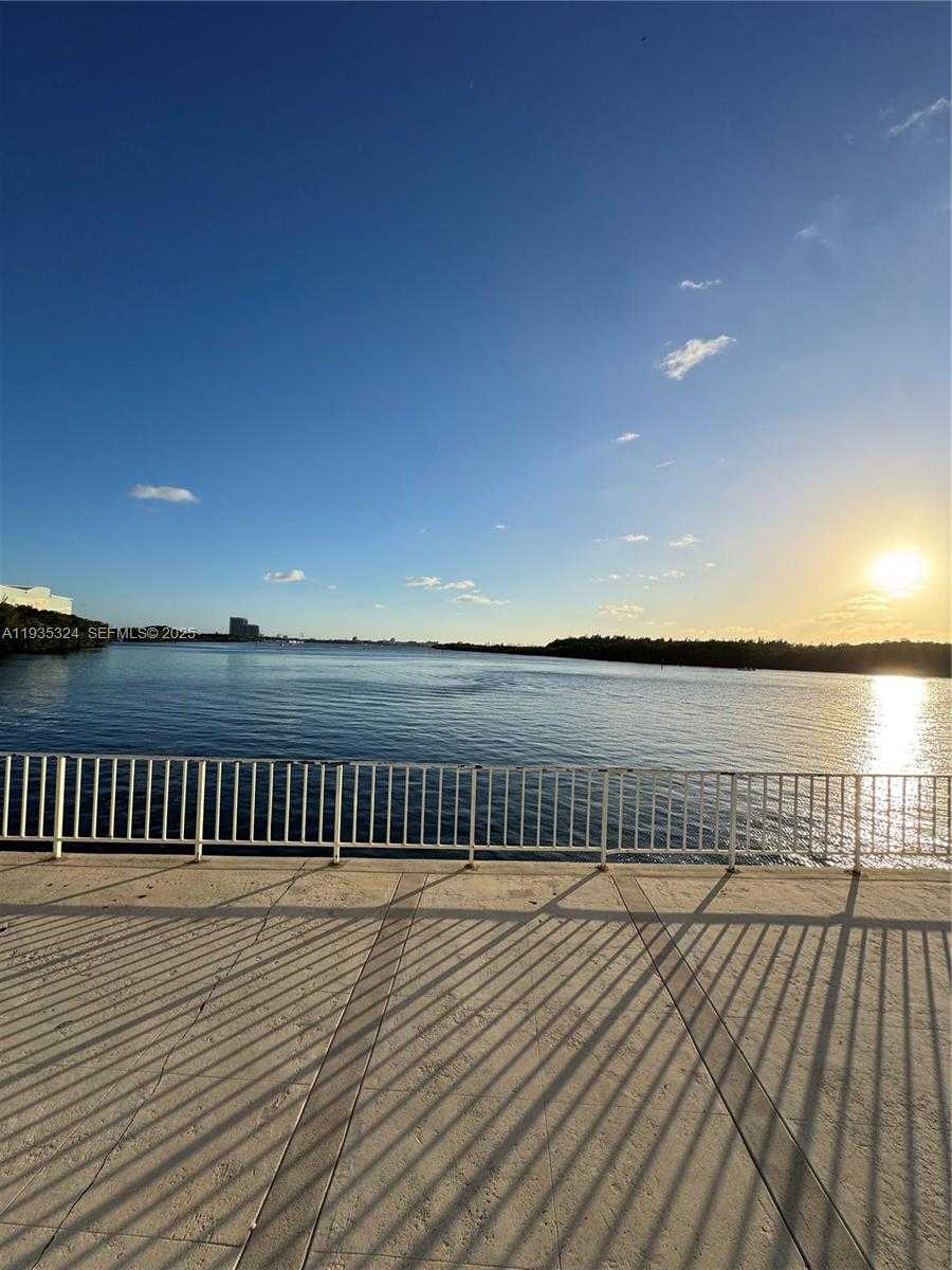 Small Image of 300 BAYVIEW DR #509, Sunny Isles Beach Number 22