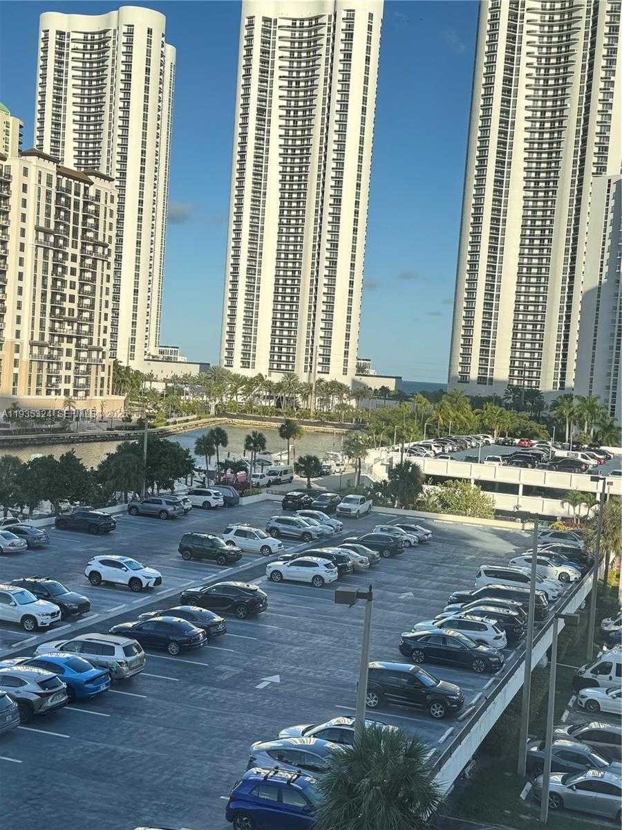Small Image of 300 BAYVIEW DR #509, Sunny Isles Beach Number 23