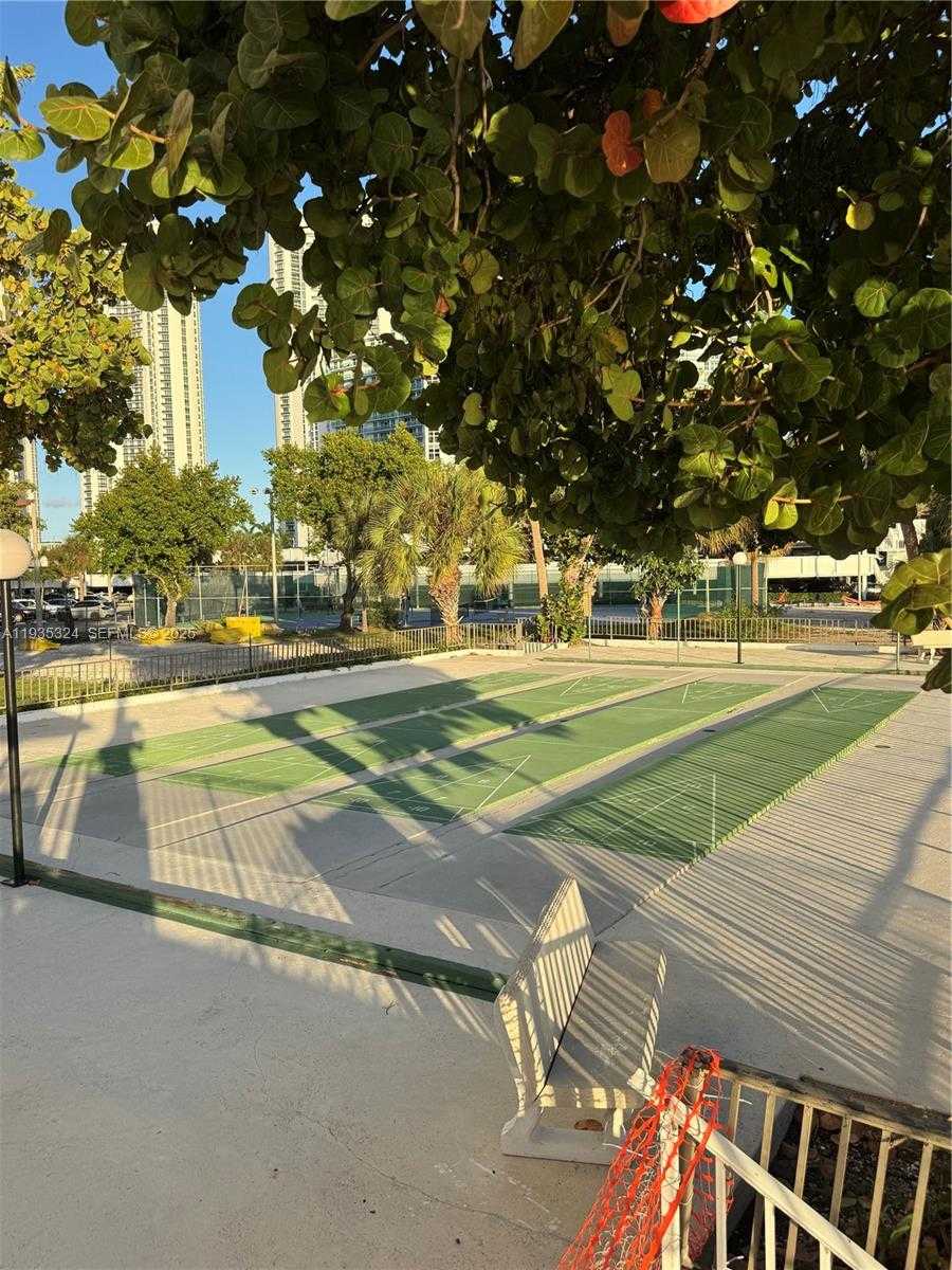Small Image of 300 BAYVIEW DR #509, Sunny Isles Beach Number 25