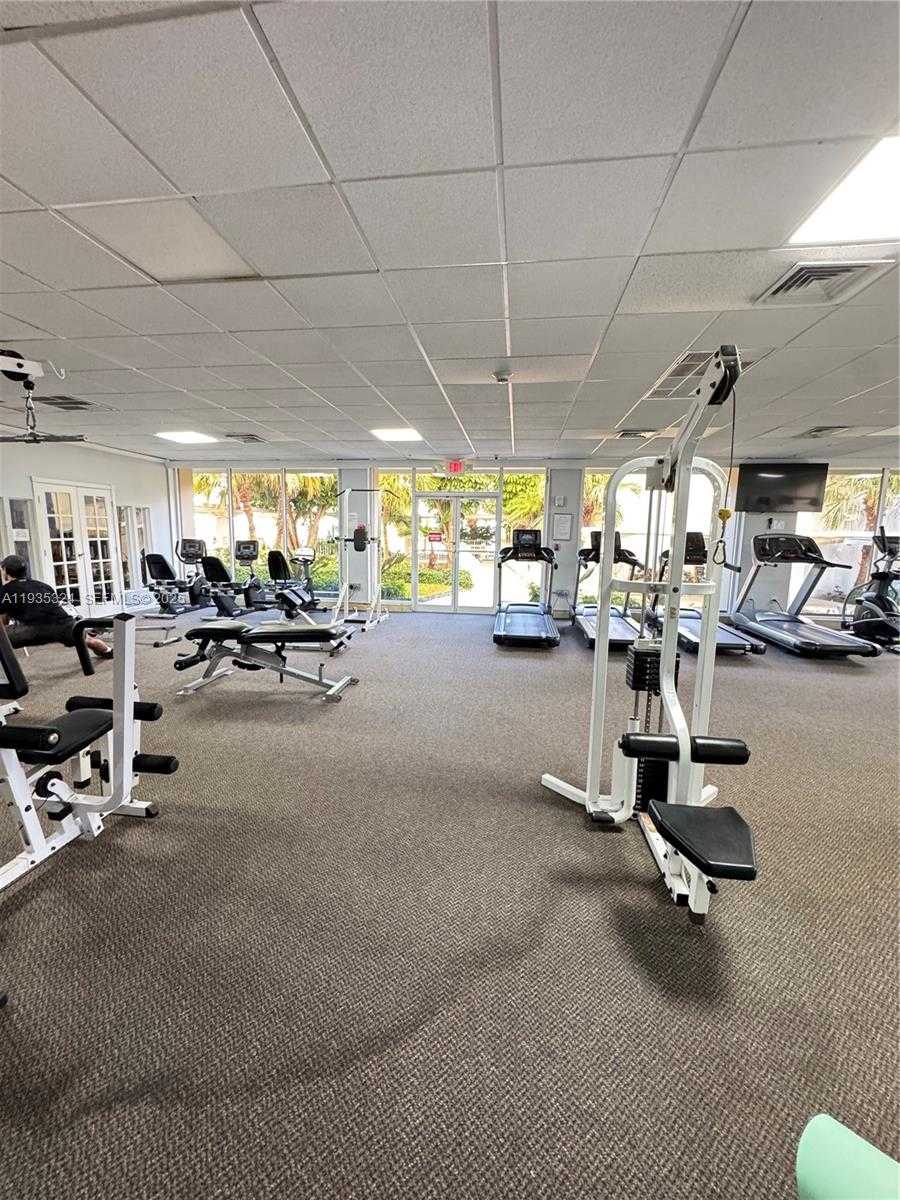 Small Image of 300 BAYVIEW DR #509, Sunny Isles Beach Number 26