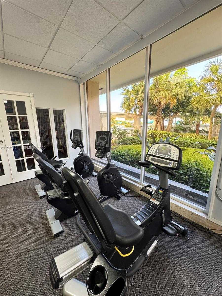 Small Image of 300 BAYVIEW DR #509, Sunny Isles Beach Number 27