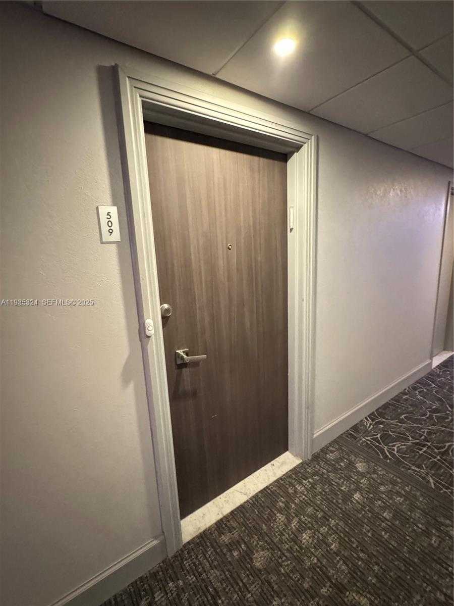 Small Image of 300 BAYVIEW DR #509, Sunny Isles Beach Number 29