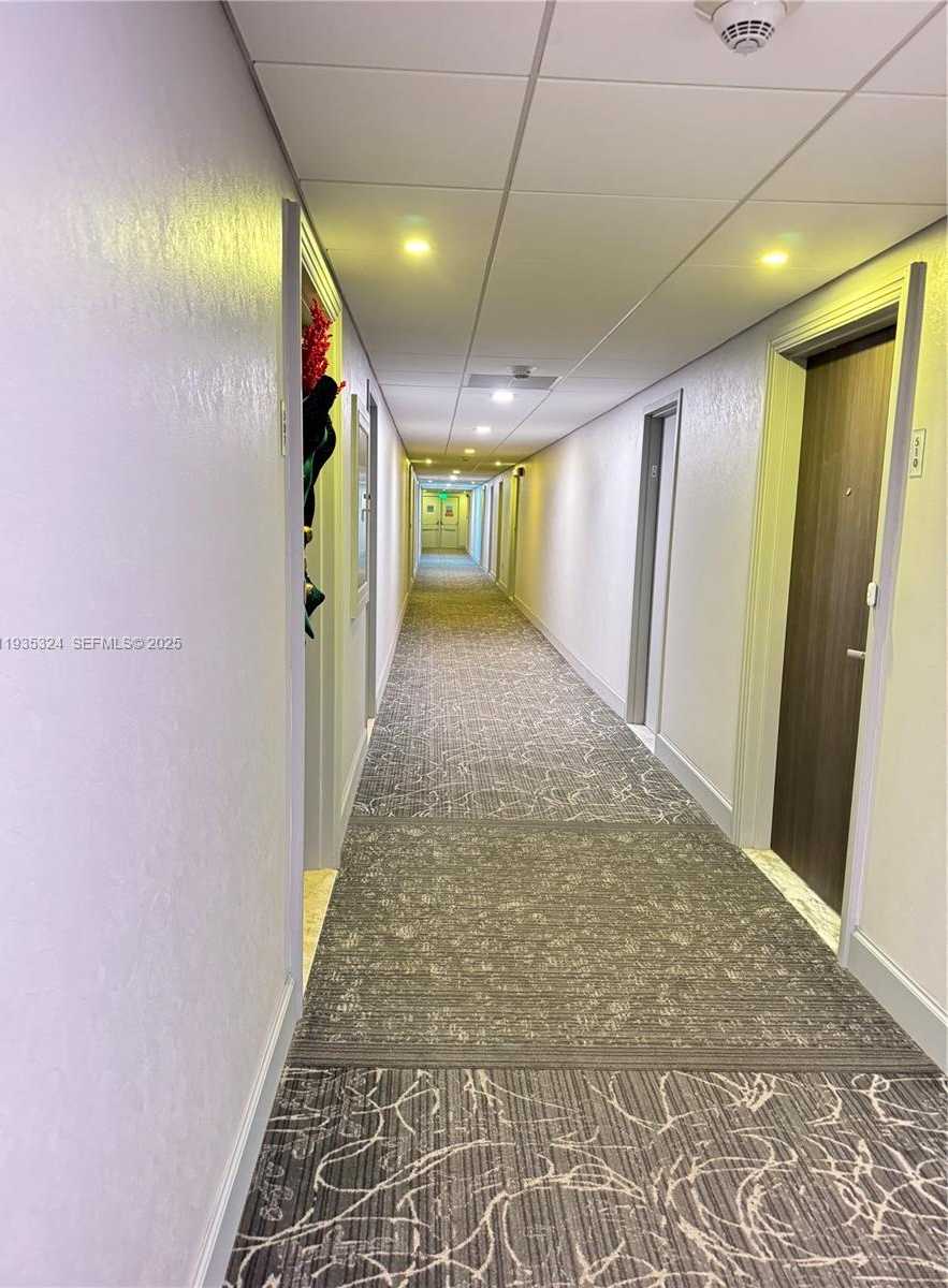 Small Image of 300 BAYVIEW DR #509, Sunny Isles Beach Number 30