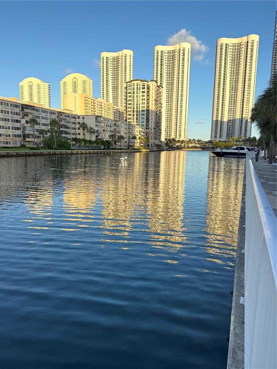 Small Image of 300 BAYVIEW DR #509, Sunny Isles Beach Number 32
