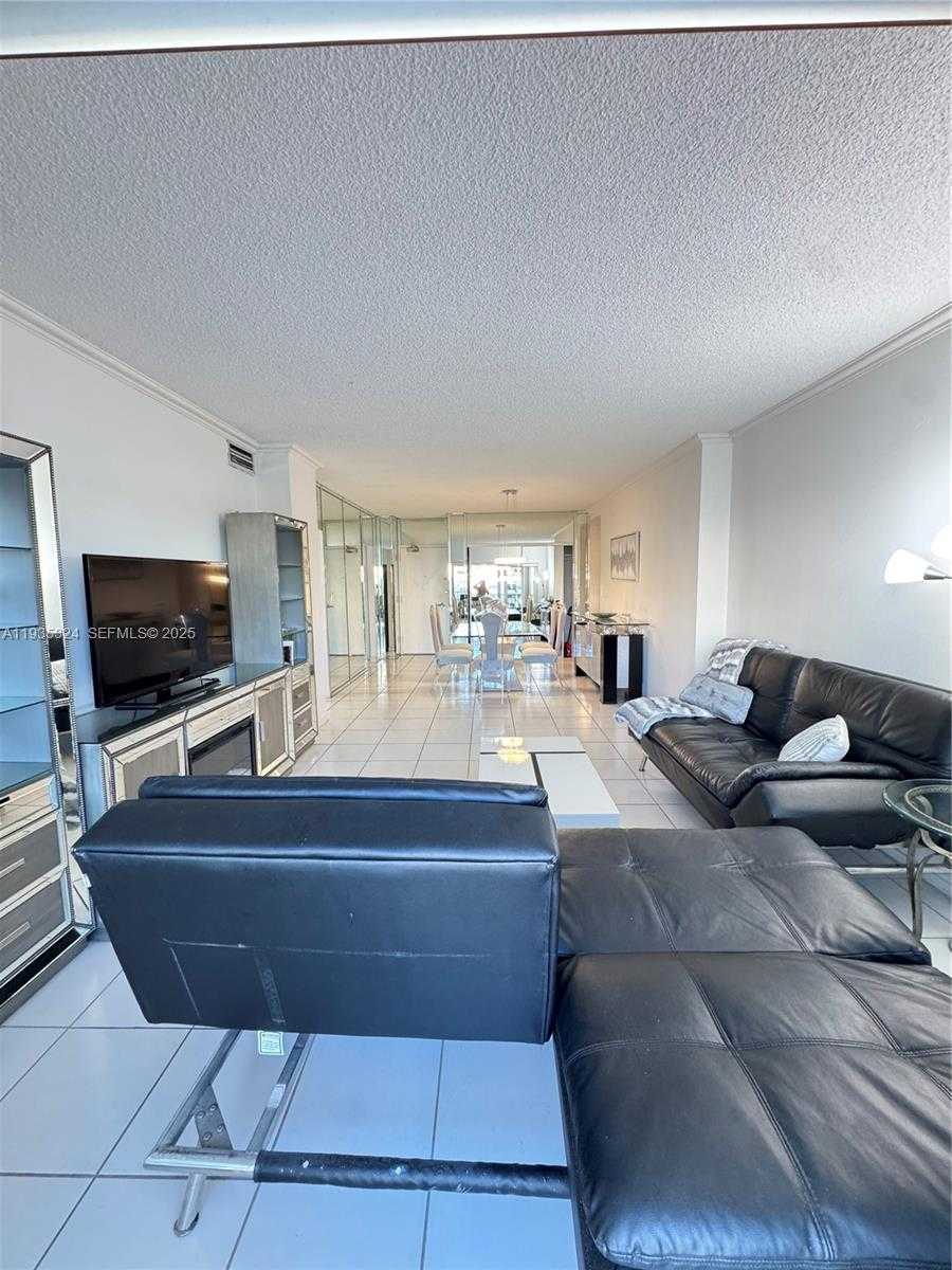 Small Image of 300 BAYVIEW DR #509, Sunny Isles Beach Number 4