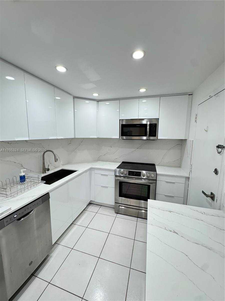 Small Image of 300 BAYVIEW DR #509, Sunny Isles Beach Number 6
