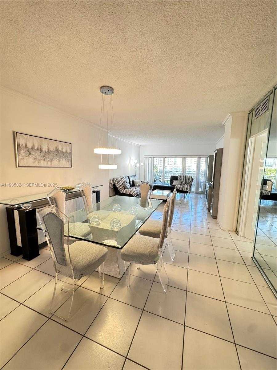 Small Image of 300 BAYVIEW DR #509, Sunny Isles Beach Number 7