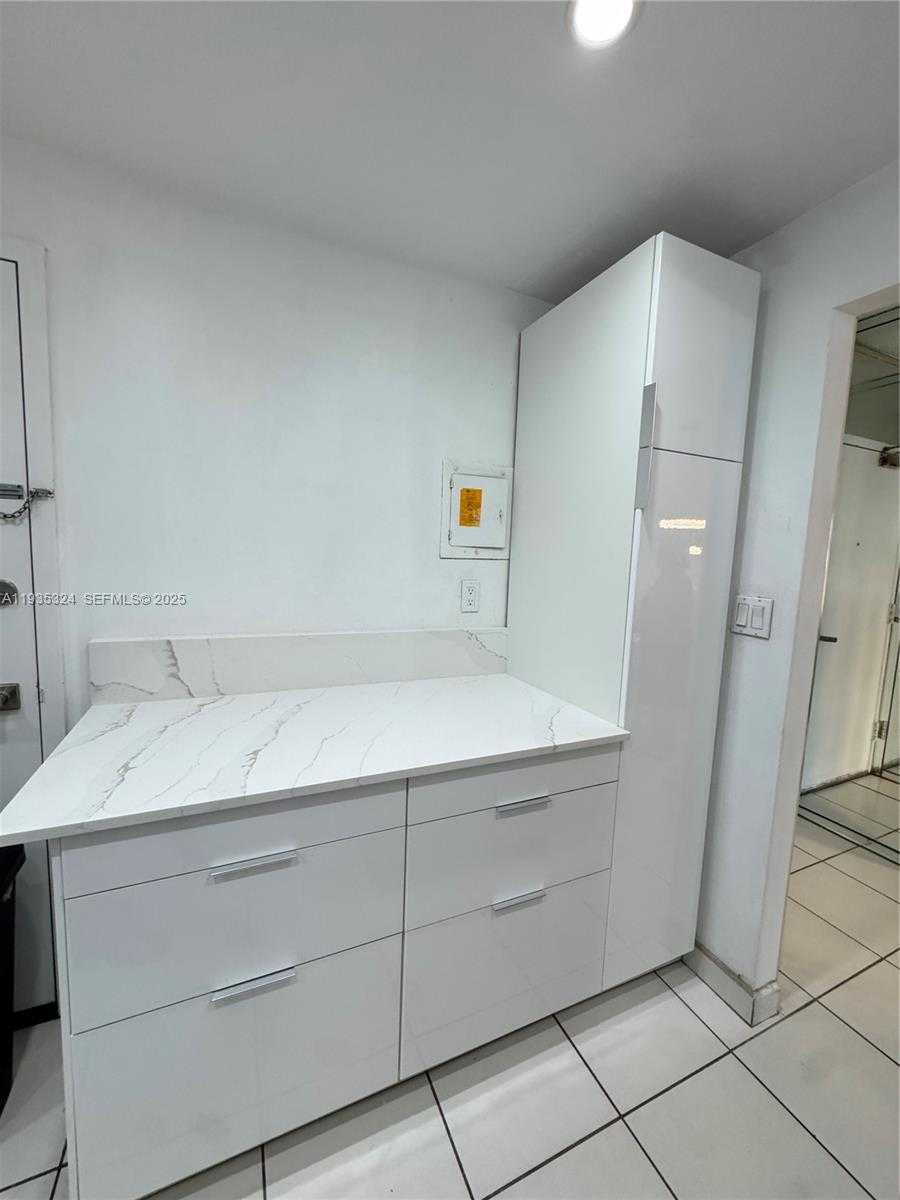 Small Image of 300 BAYVIEW DR #509, Sunny Isles Beach Number 9
