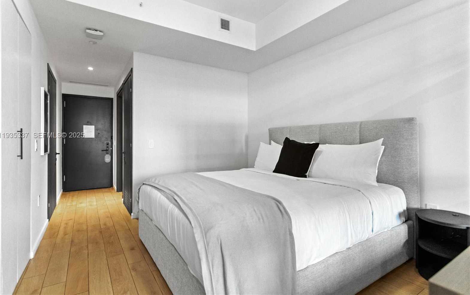 Small Image of 398 NORTH EAST 5TH ST #3102, Miami Number 16