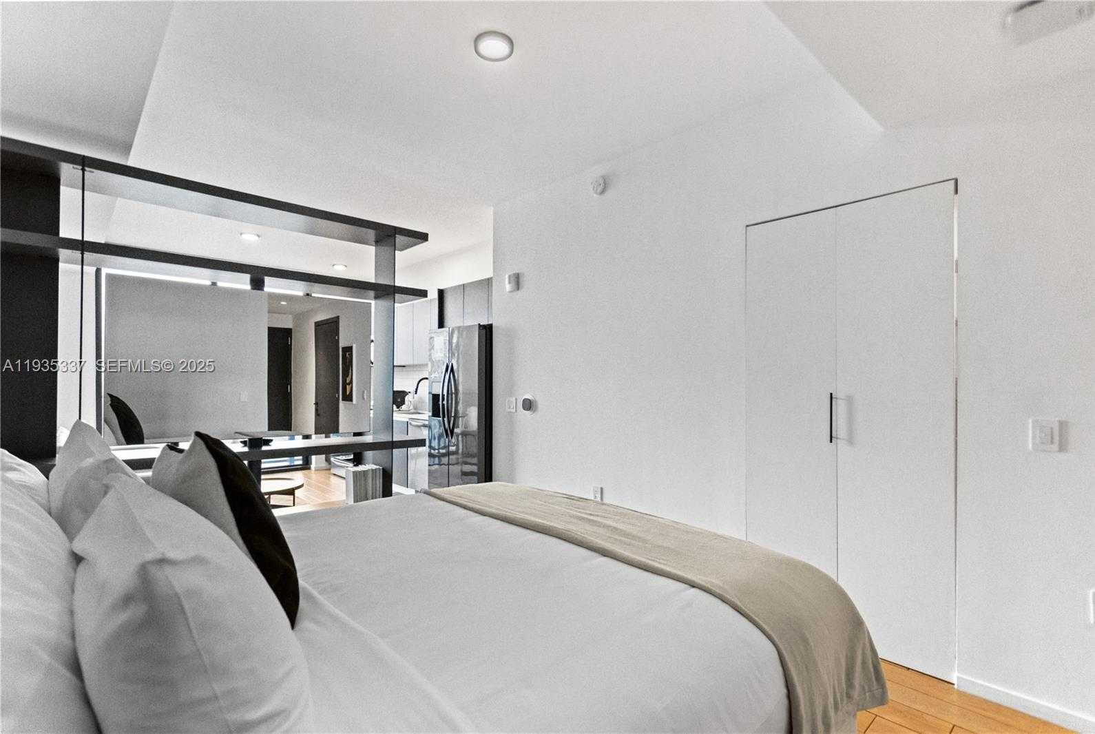 Small Image of 398 NORTH EAST 5TH ST #3102, Miami Number 17