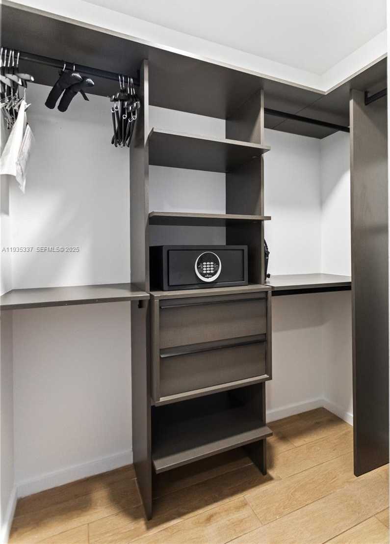 Small Image of 398 NORTH EAST 5TH ST #3102, Miami Number 23