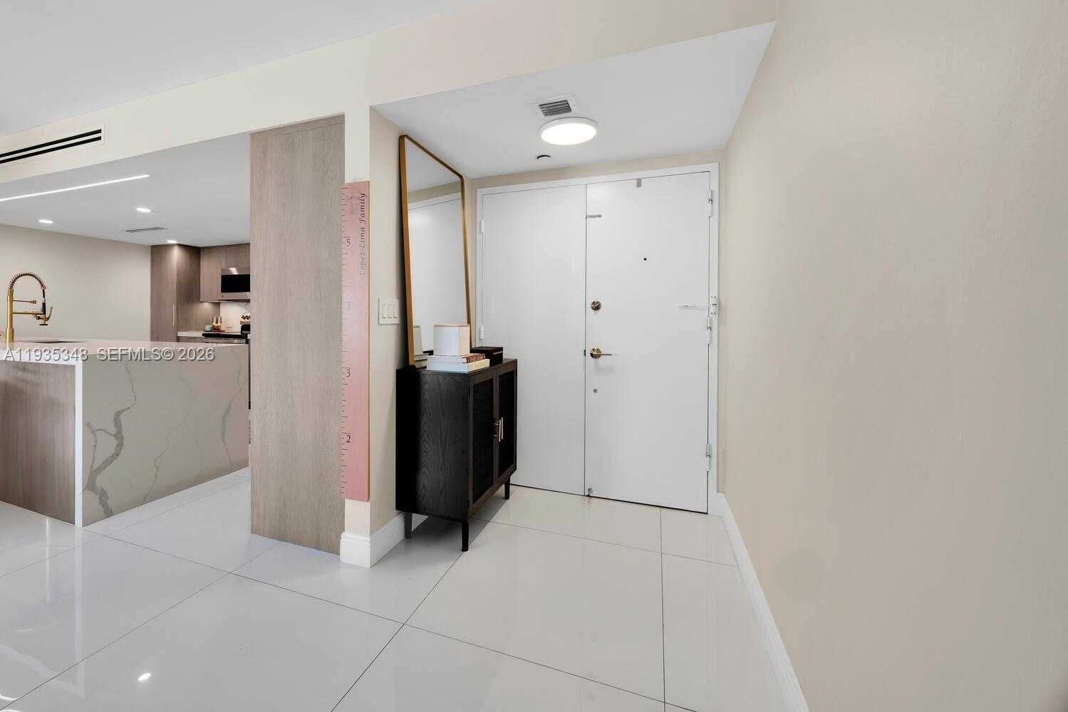 Small Image of 155 OCEAN LANE DR #413, Key Biscayne Number 2