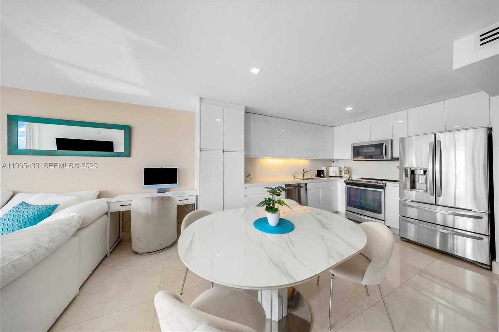 Small Image of 465 OCEAN DR #1008, Miami Beach Number 11