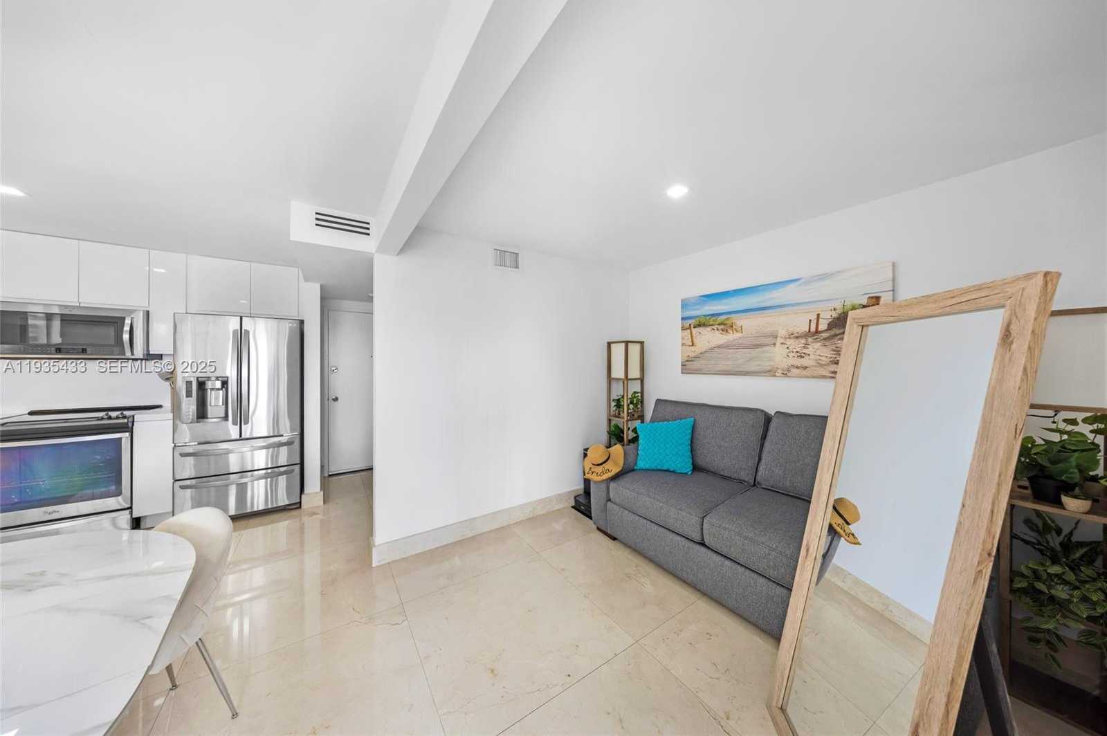 Small Image of 465 OCEAN DR #1008, Miami Beach Number 17