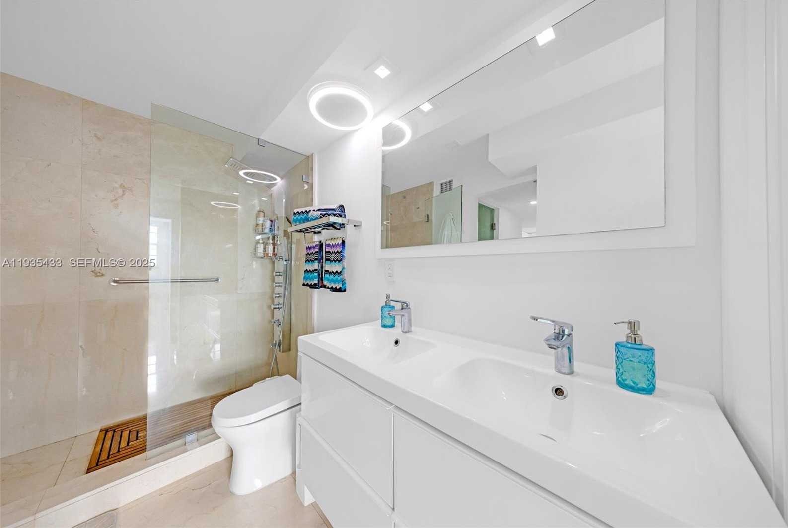 Small Image of 465 OCEAN DR #1008, Miami Beach Number 19