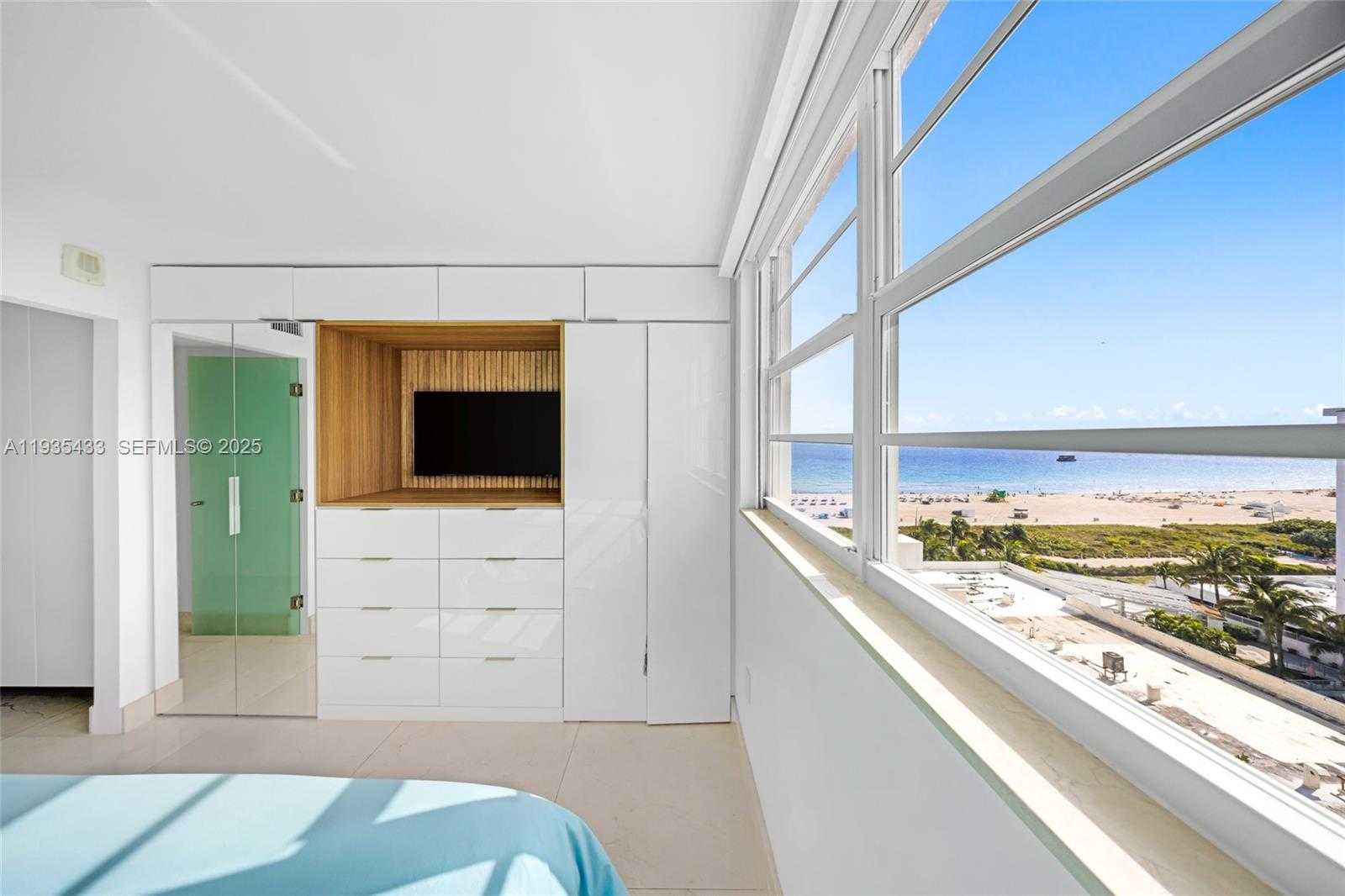 Small Image of 465 OCEAN DR #1008, Miami Beach Number 21