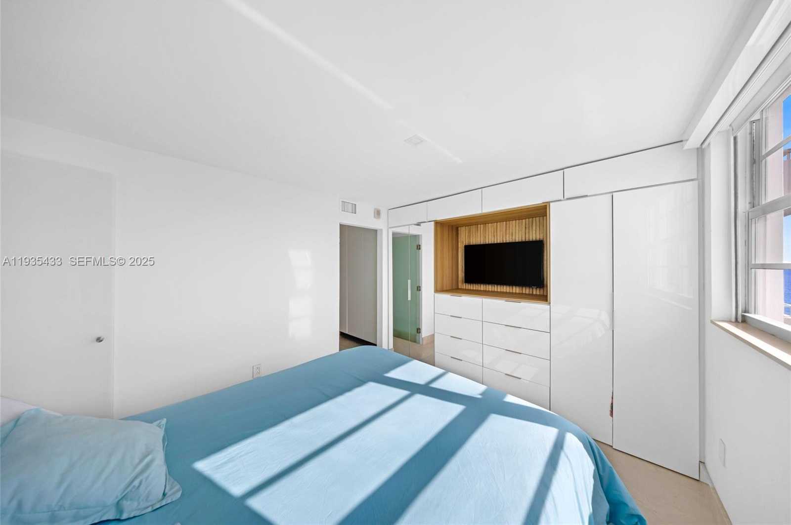 Small Image of 465 OCEAN DR #1008, Miami Beach Number 24