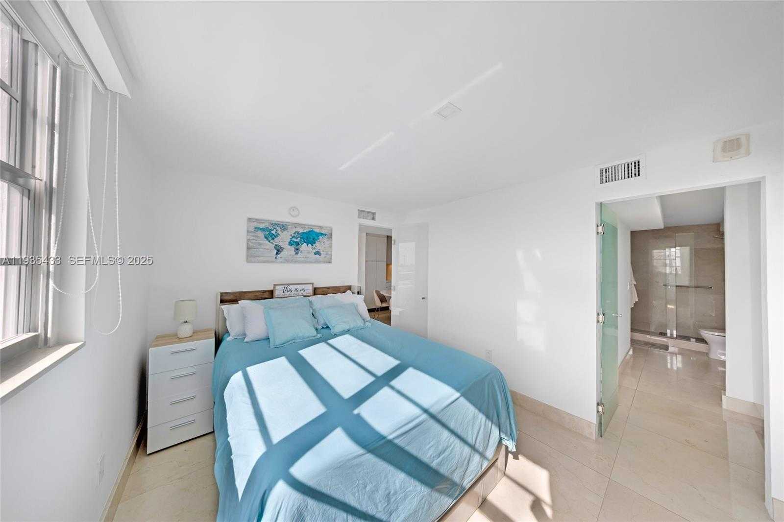 Small Image of 465 OCEAN DR #1008, Miami Beach Number 25