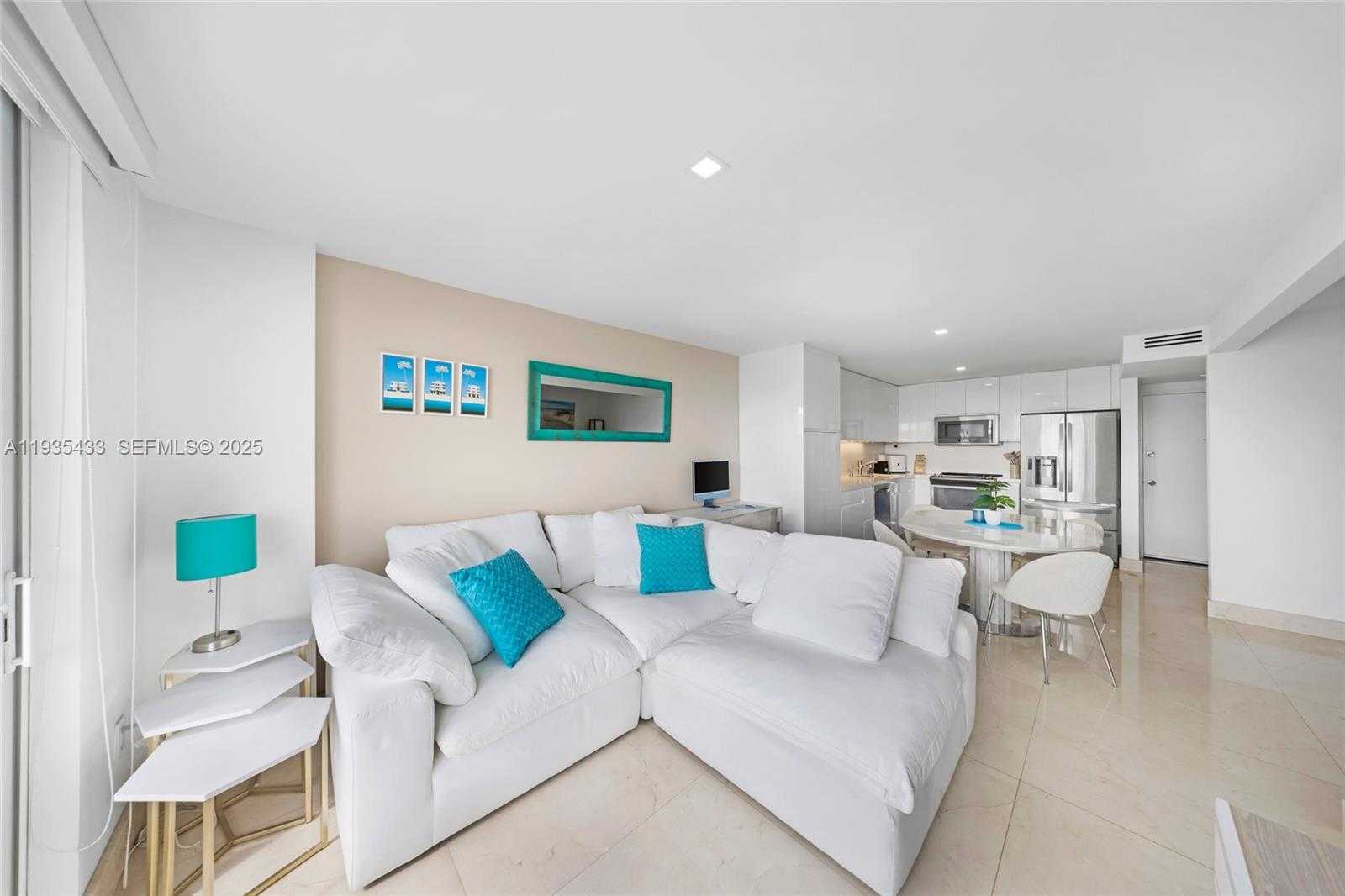 Small Image of 465 OCEAN DR #1008, Miami Beach Number 3