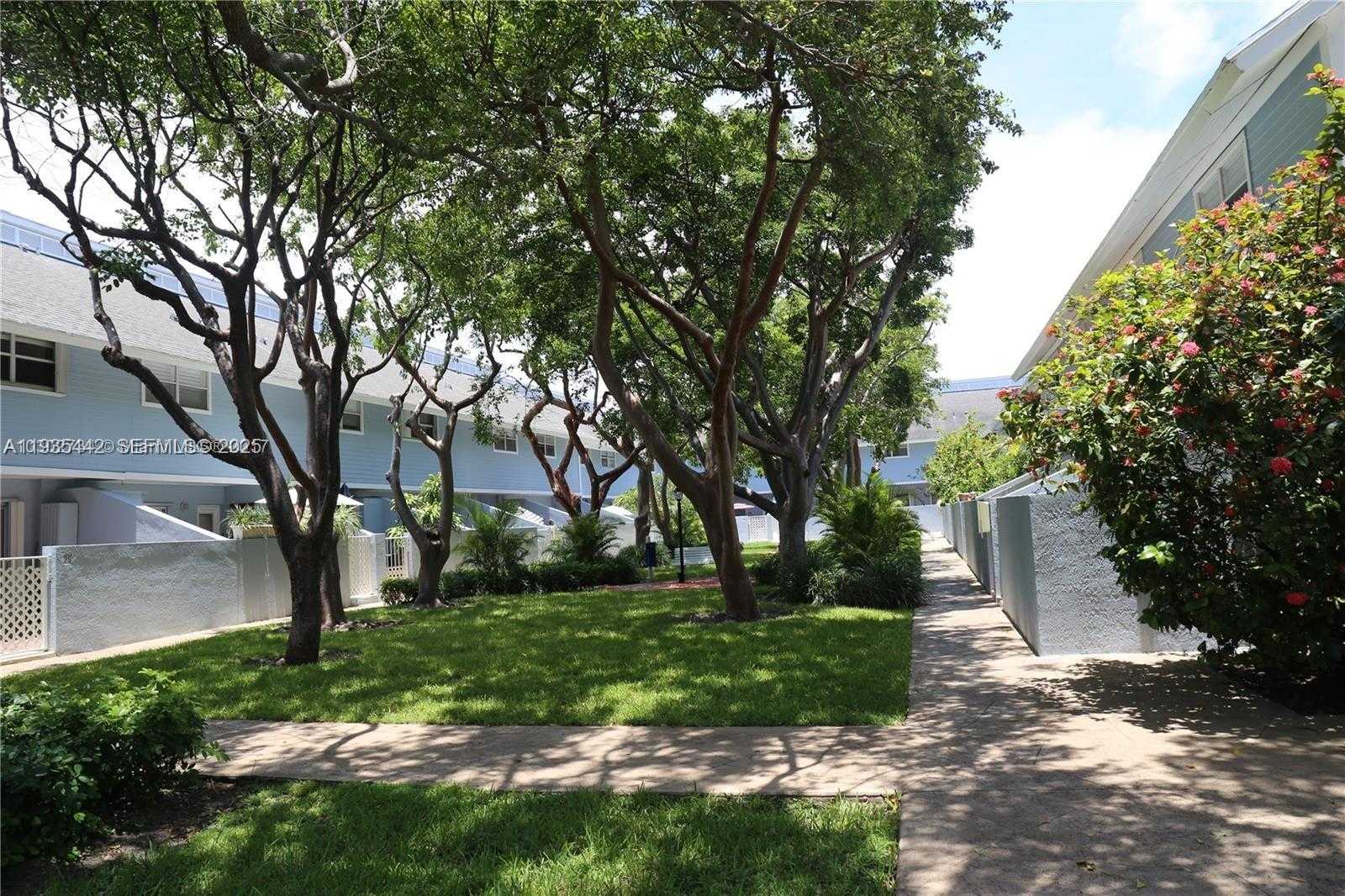Small Image of 798 CRANDON BLVD #13-C, Key Biscayne Number 3