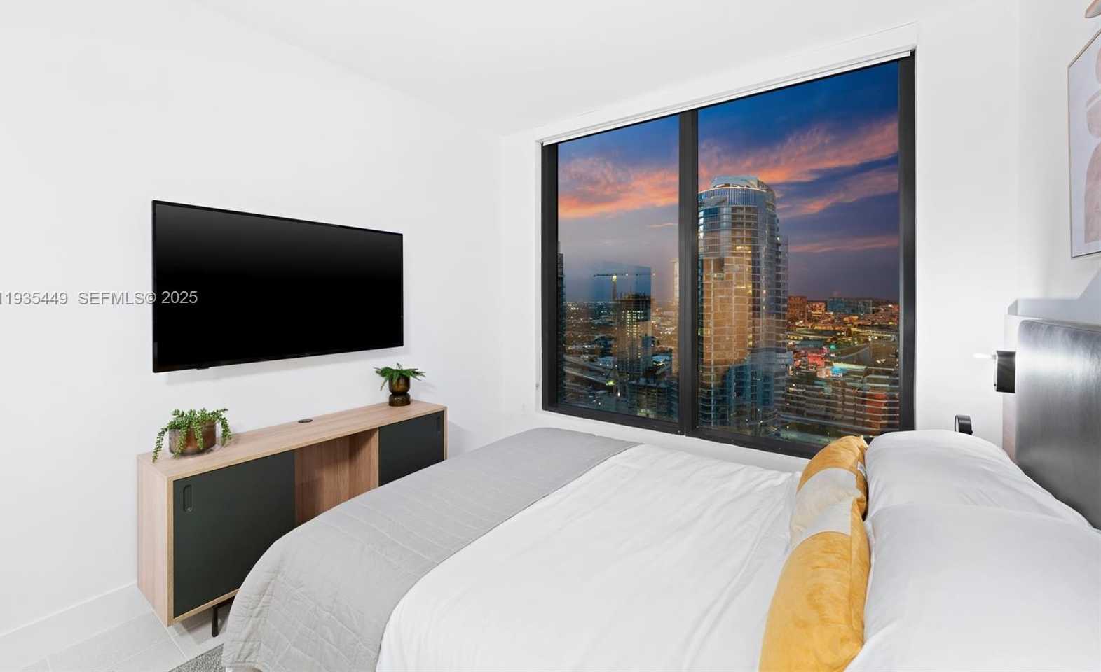 Small Image of 159 NORTH EAST 6TH ST #4415, Miami Number 17