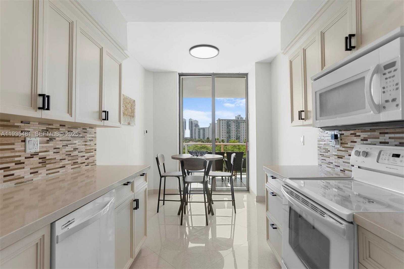 Small Image of 19500 TURNBERRY WAY #5F + CABANA, Aventura Number 11