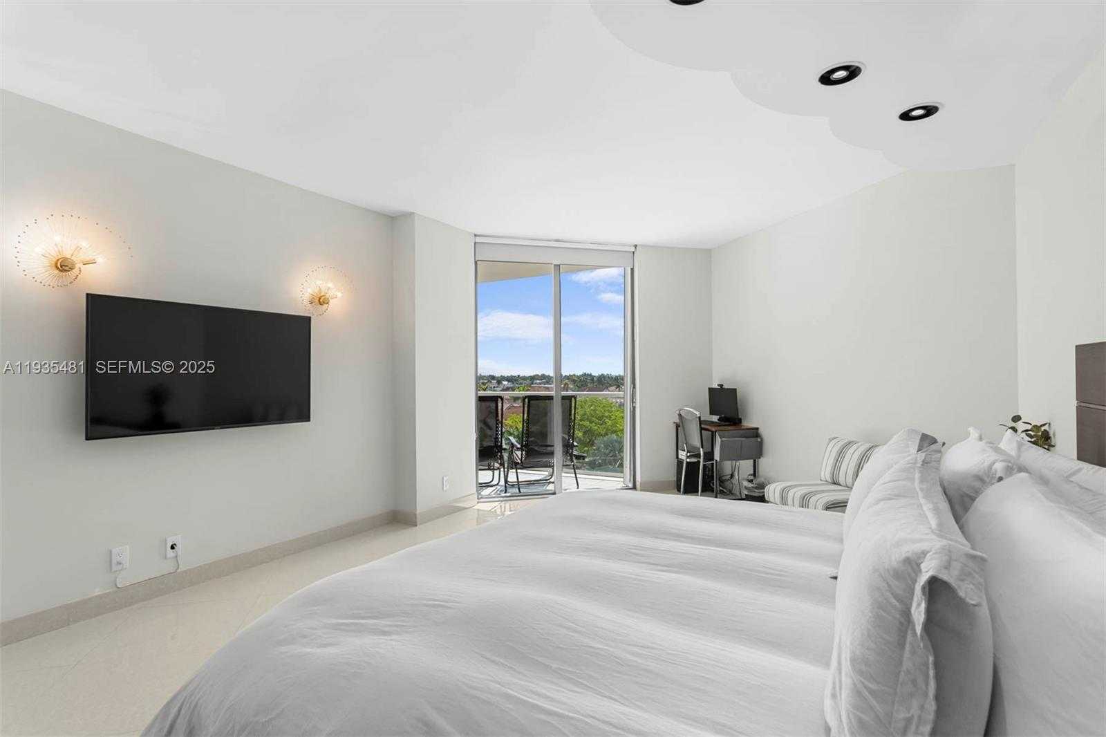 Small Image of 19500 TURNBERRY WAY #5F + CABANA, Aventura Number 16