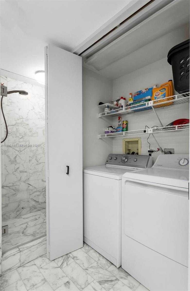 Small Image of 19500 TURNBERRY WAY #5F + CABANA, Aventura Number 25