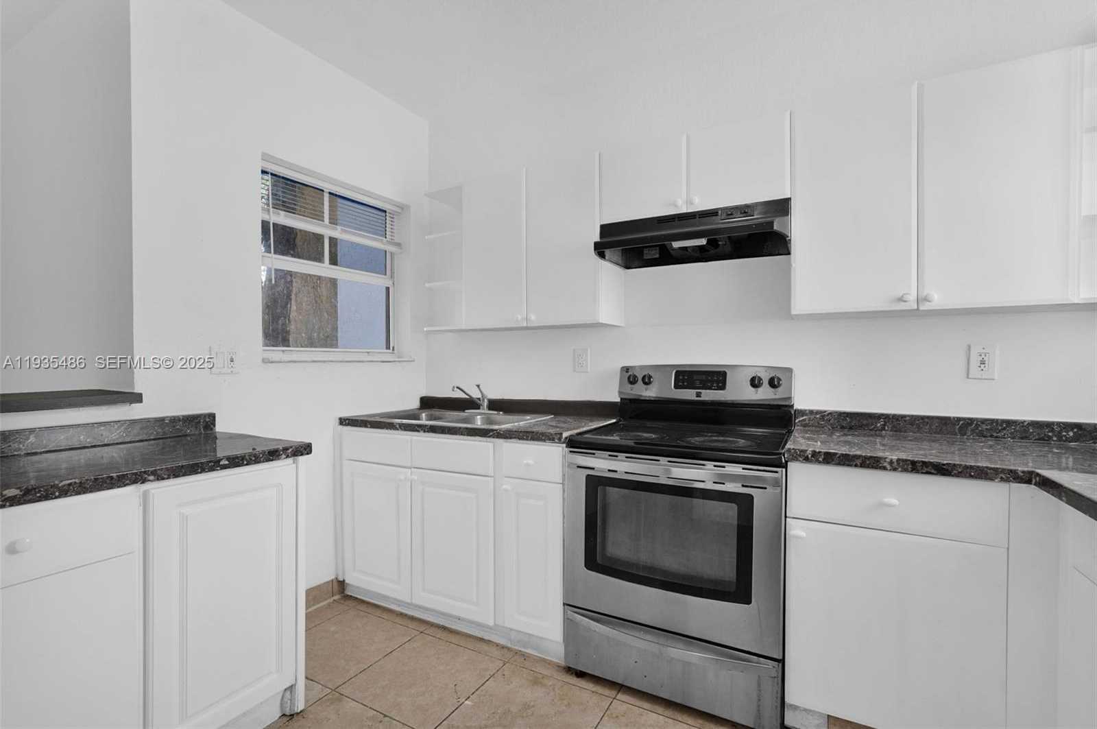 Small Image of 636 SOUTH WEST 7TH TER, Florida City Number 15