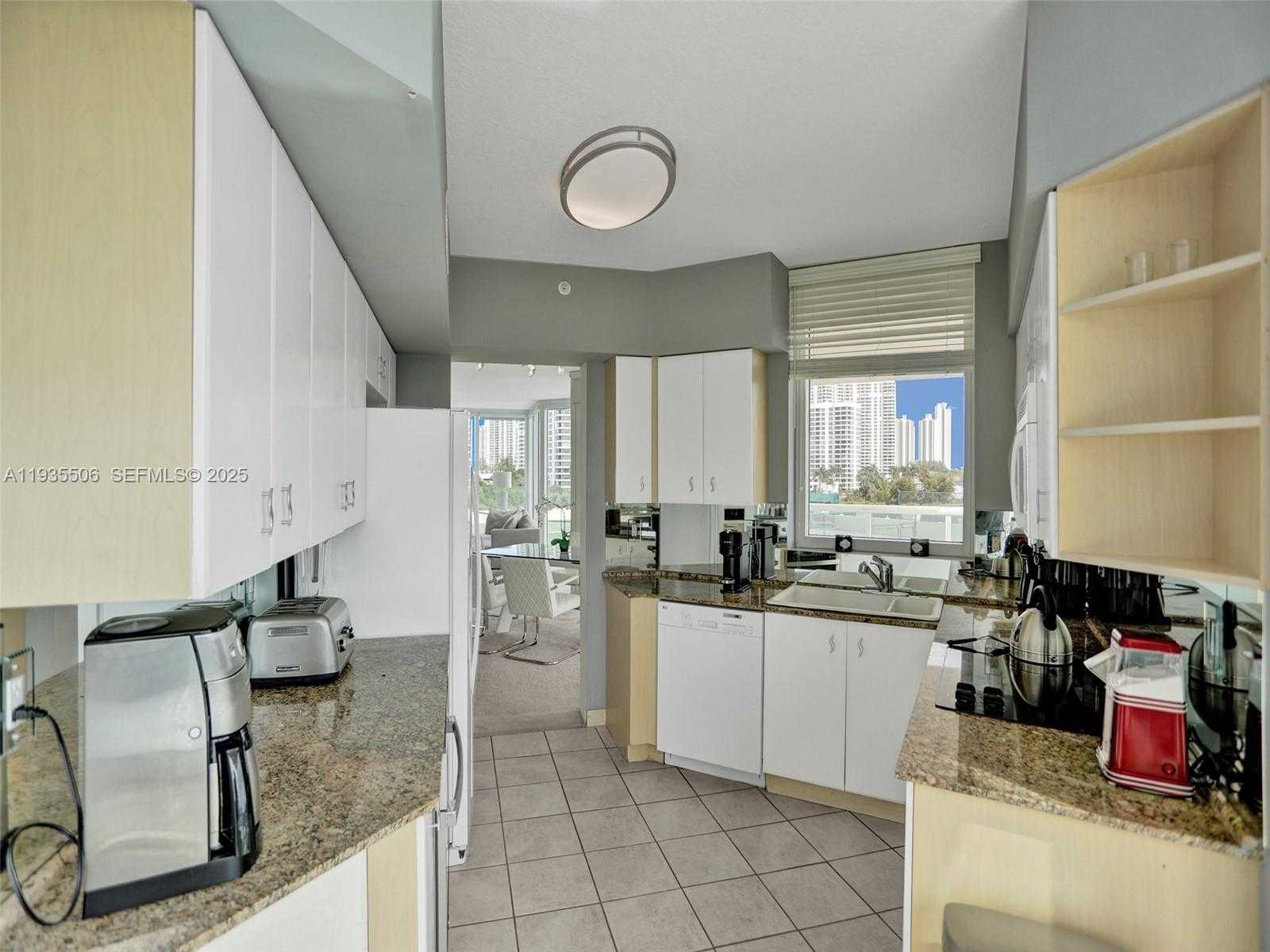 Small Image of 3370 HIDDEN BAY DR #508, Aventura Number 10