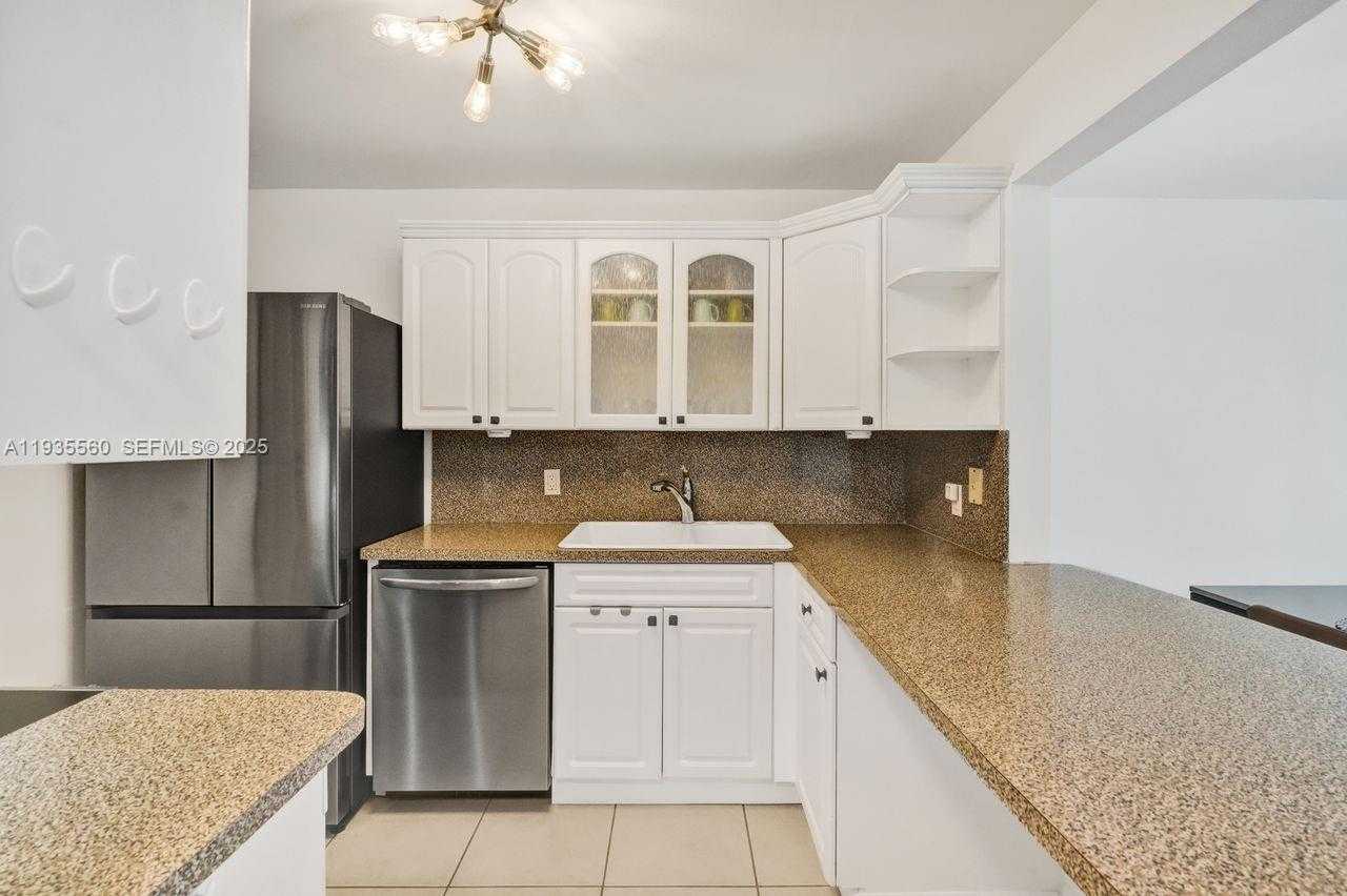 Small Image of 1228 WEST AVE #803, Miami Beach Number 12