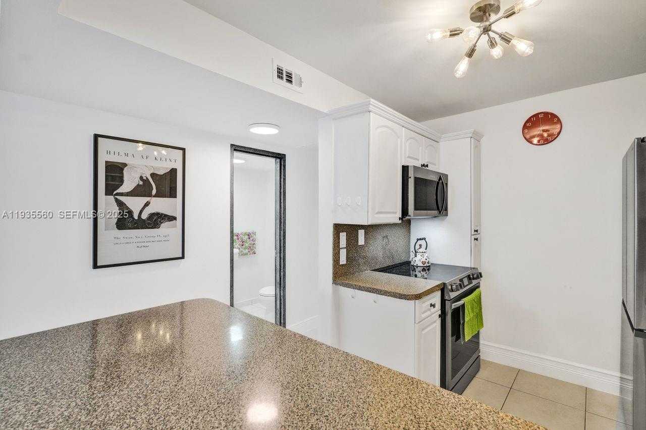 Small Image of 1228 WEST AVE #803, Miami Beach Number 14