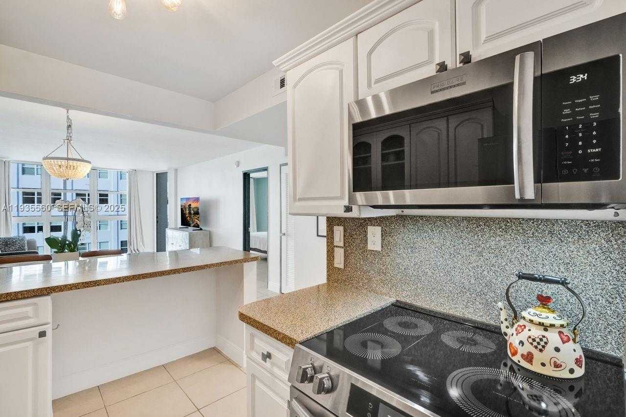 Small Image of 1228 WEST AVE #803, Miami Beach Number 15