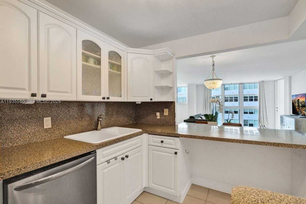 Small Image of 1228 WEST AVE #803, Miami Beach Number 16