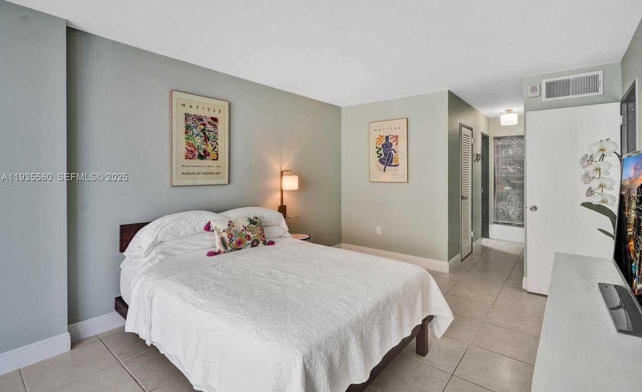 Small Image of 1228 WEST AVE #803, Miami Beach Number 24