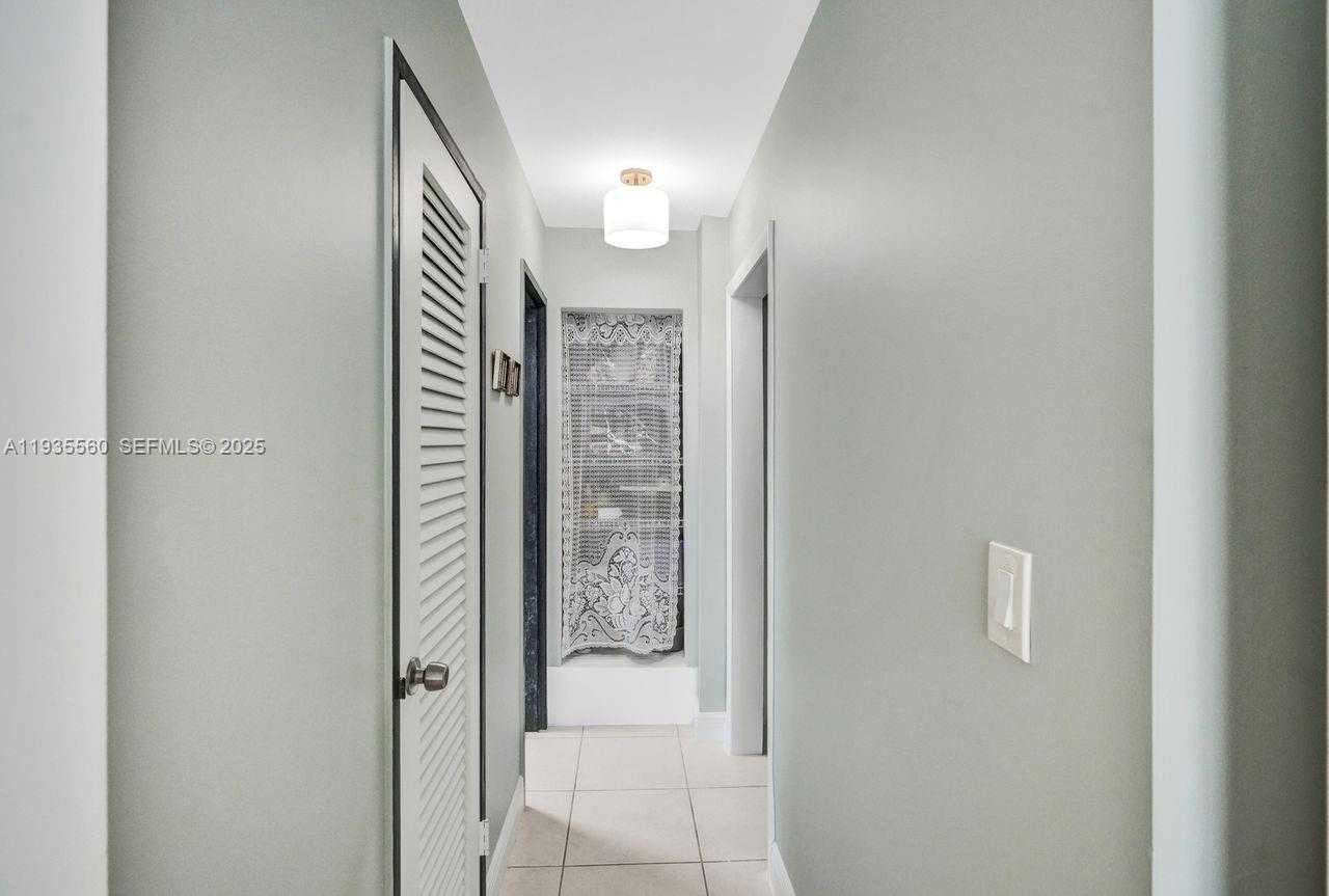 Small Image of 1228 WEST AVE #803, Miami Beach Number 25