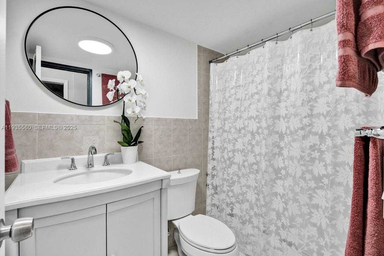 Small Image of 1228 WEST AVE #803, Miami Beach Number 26