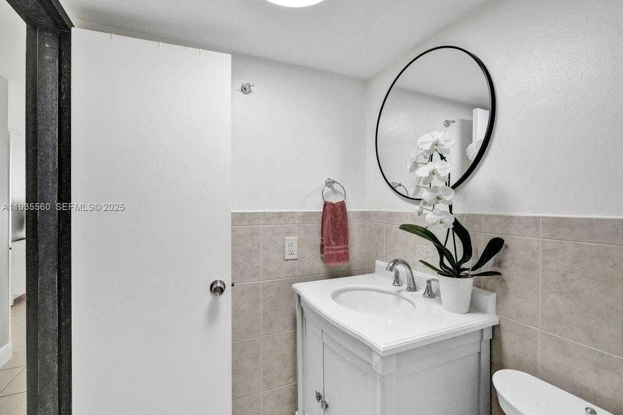 Small Image of 1228 WEST AVE #803, Miami Beach Number 27
