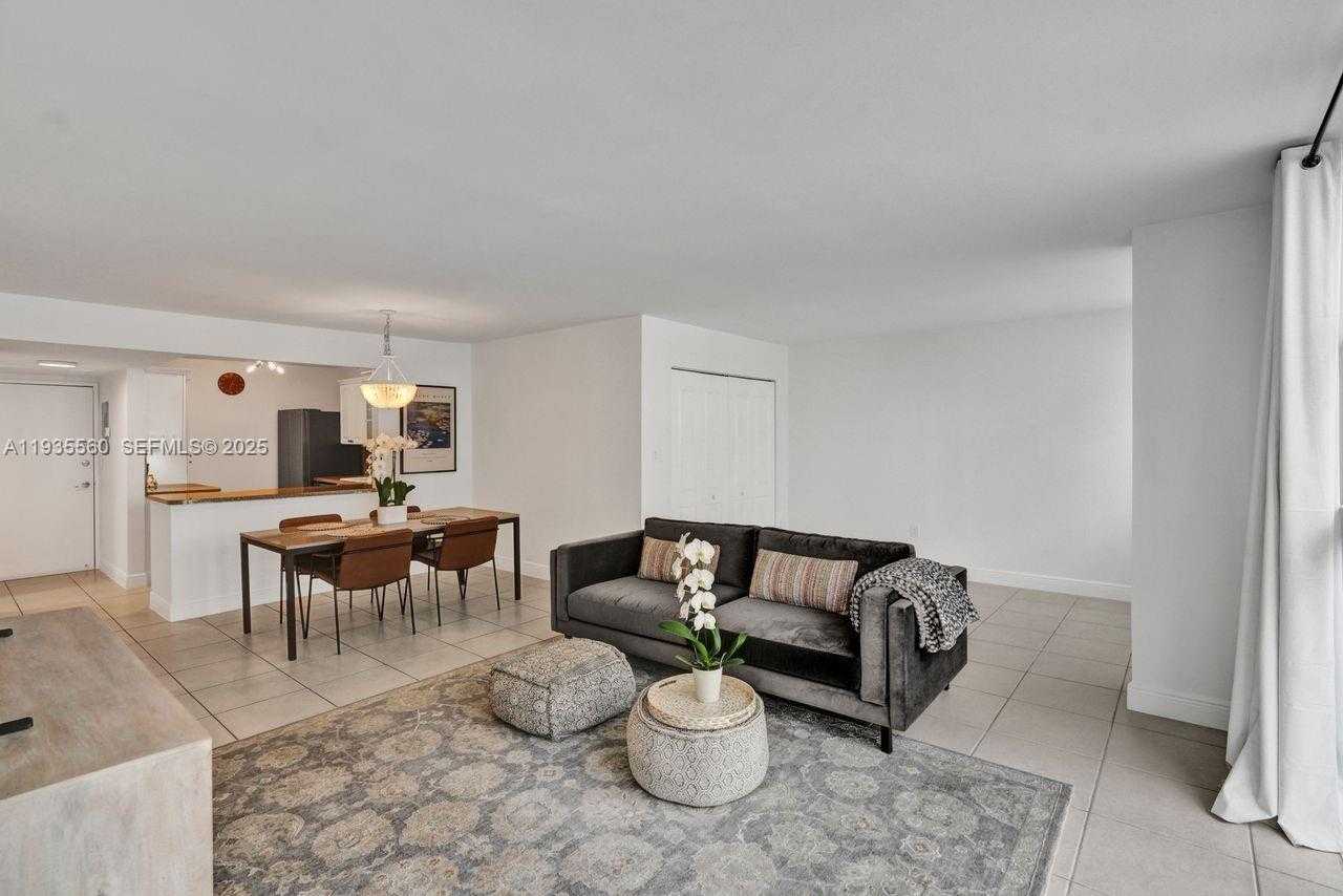 Small Image of 1228 WEST AVE #803, Miami Beach Number 6