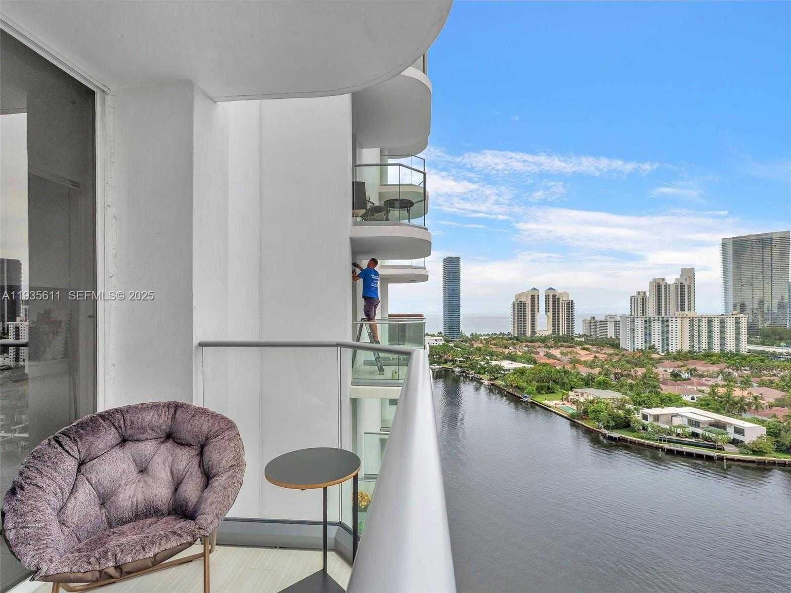 Small Image of 19707 TURNBERRY WAY #21D, Aventura Number 12