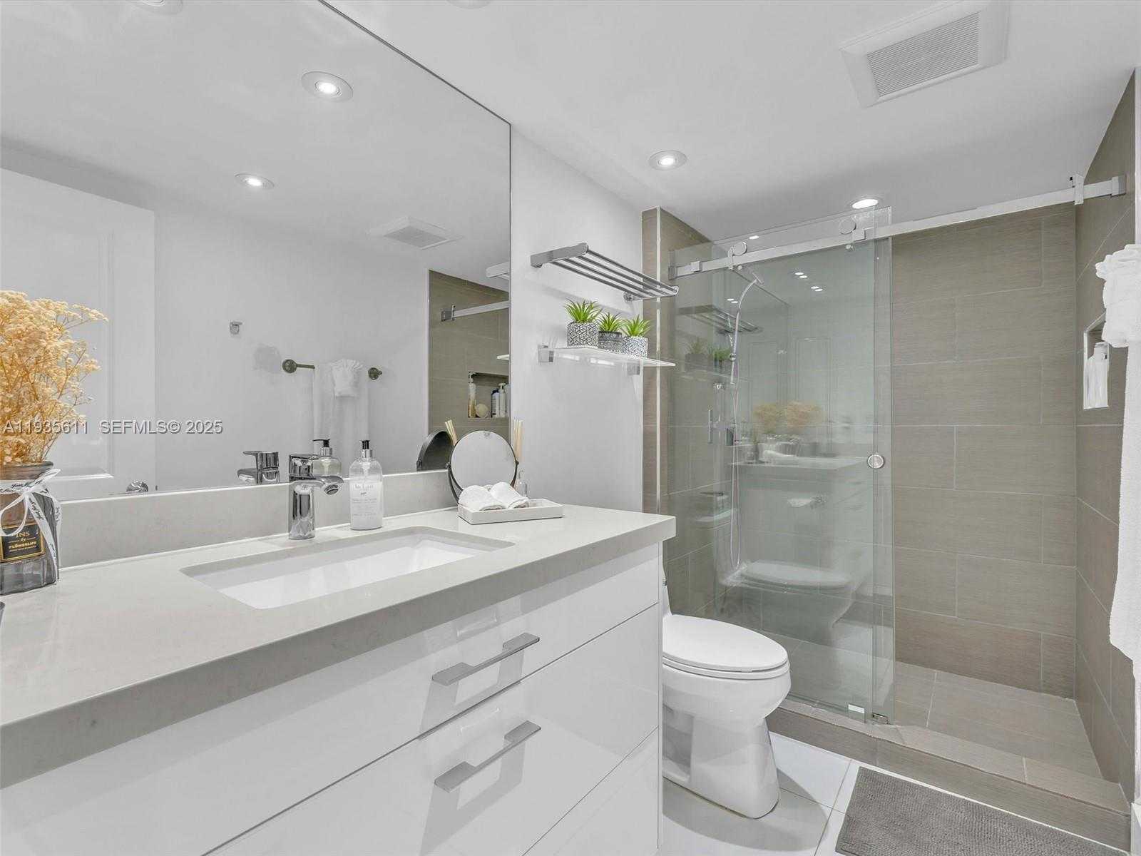 Small Image of 19707 TURNBERRY WAY #21D, Aventura Number 14