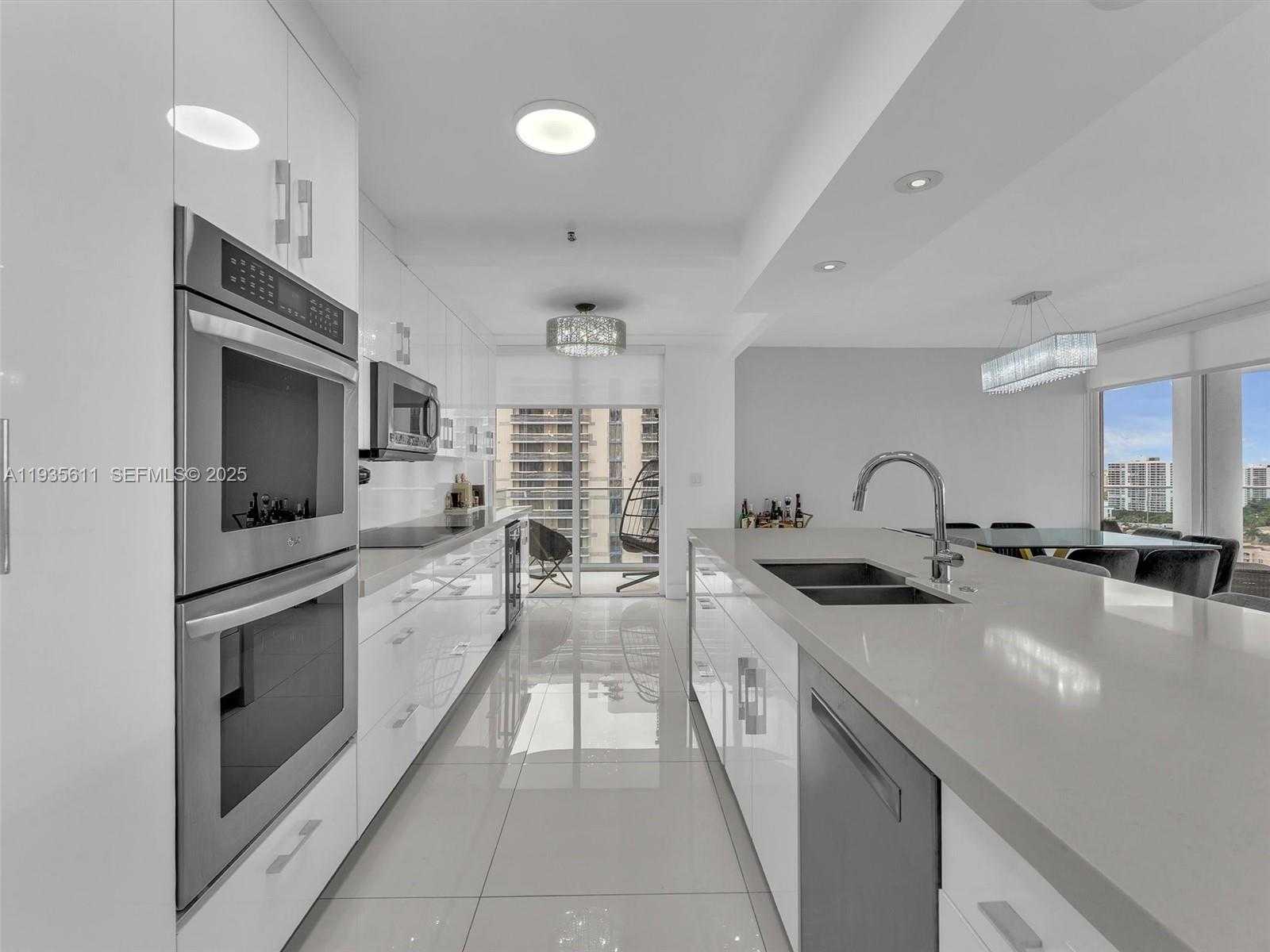 Small Image of 19707 TURNBERRY WAY #21D, Aventura Number 16