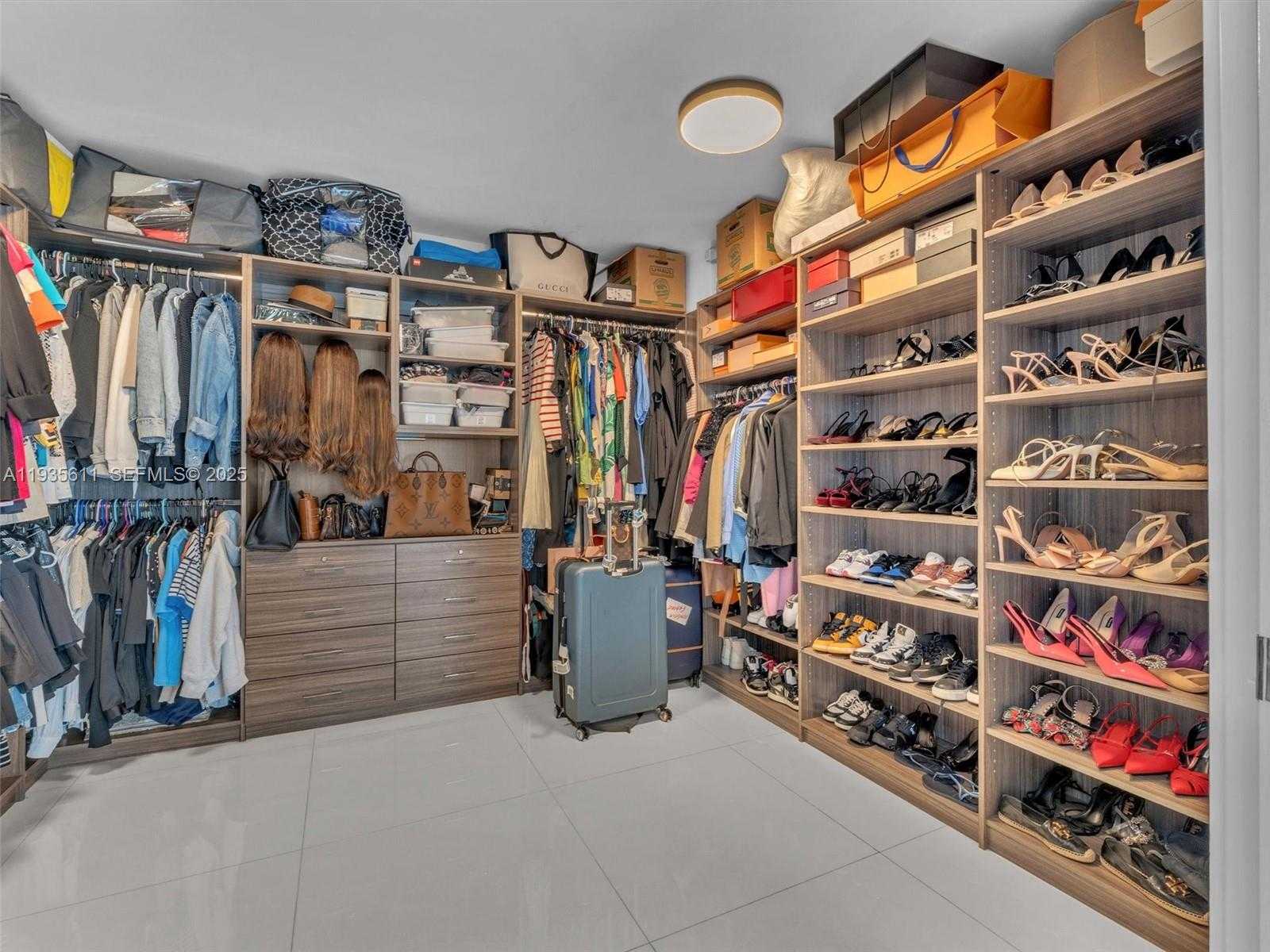 Small Image of 19707 TURNBERRY WAY #21D, Aventura Number 21