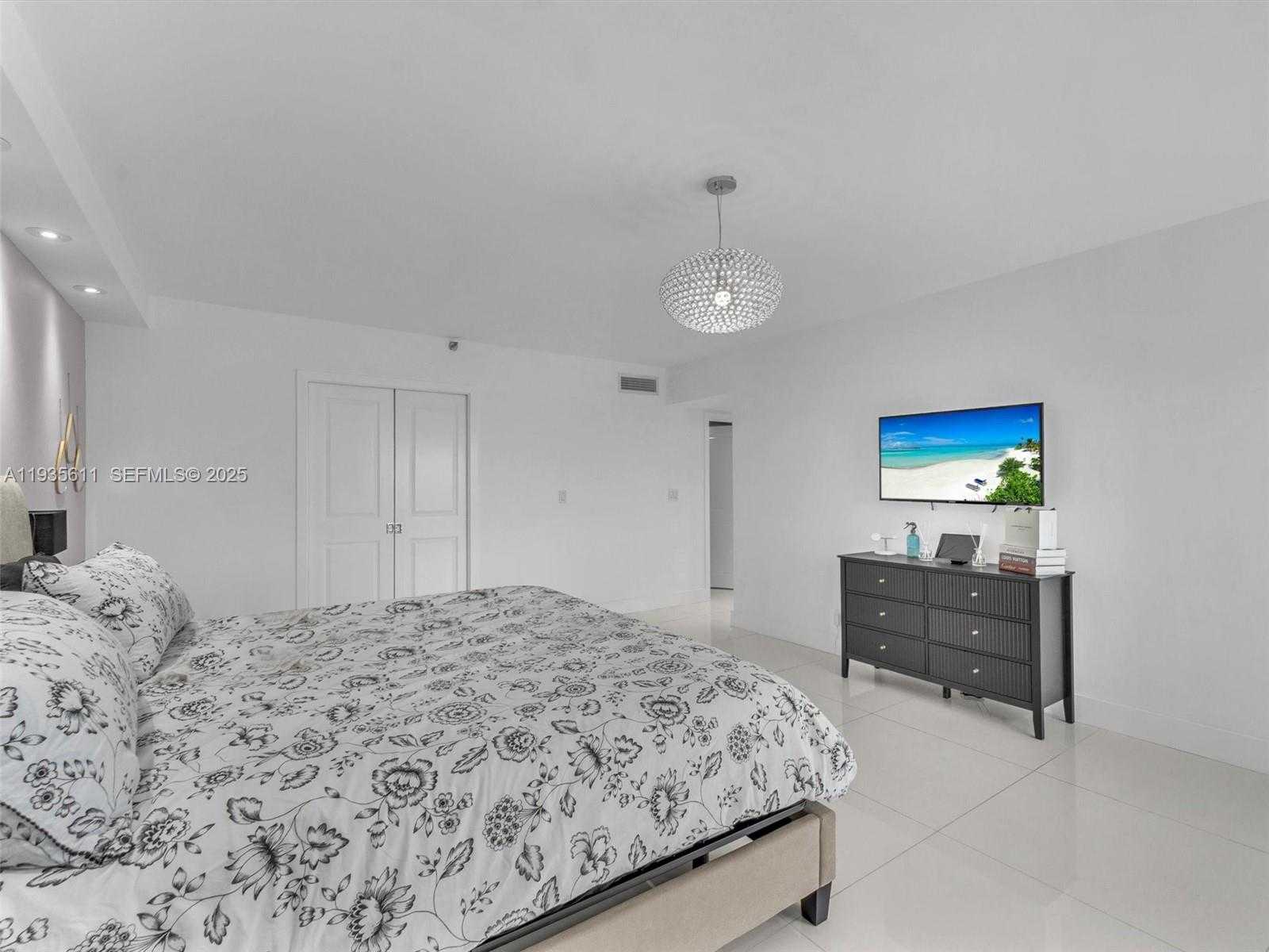Small Image of 19707 TURNBERRY WAY #21D, Aventura Number 22