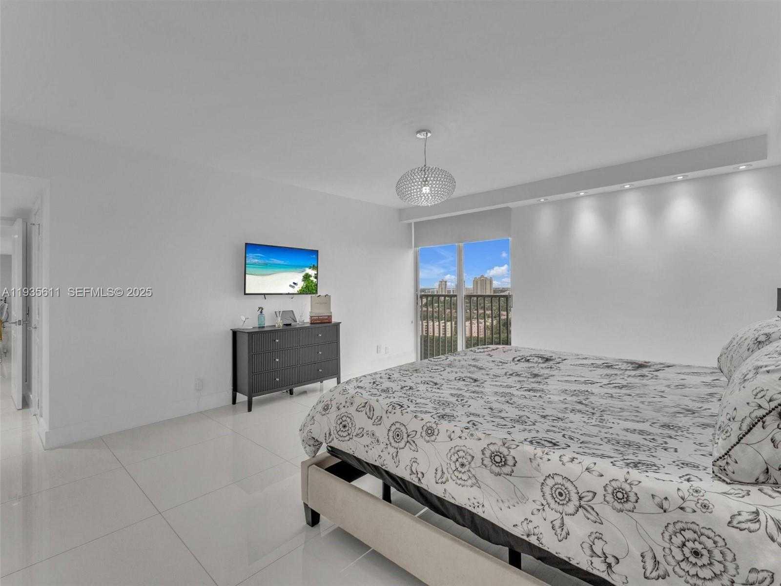 Small Image of 19707 TURNBERRY WAY #21D, Aventura Number 24