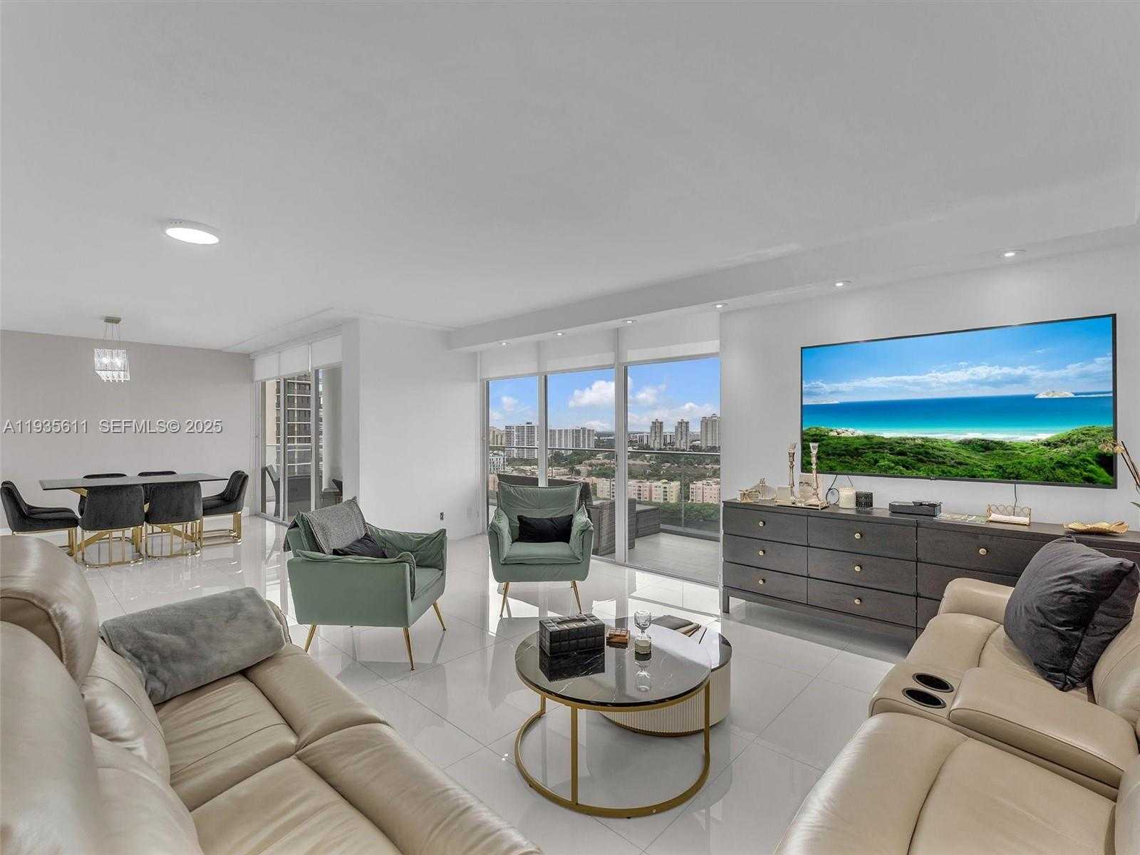 Small Image of 19707 TURNBERRY WAY #21D, Aventura Number 4