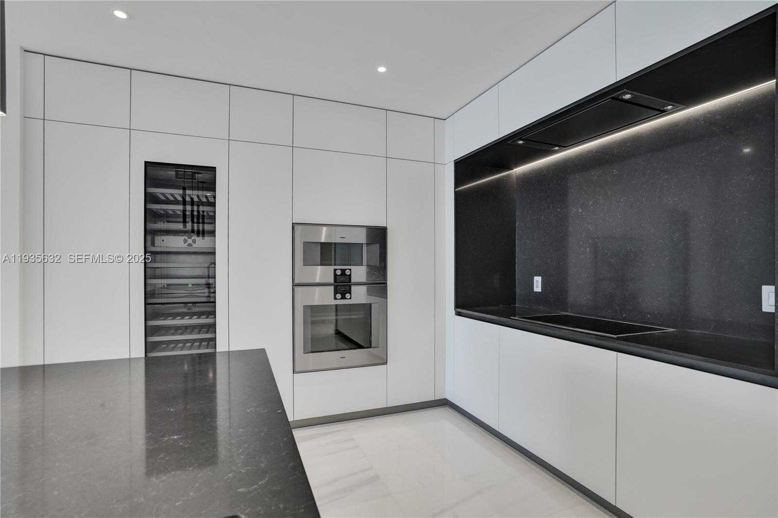 Small Image of 300 BISCAYNE BOULEVARD WAY #3704C, Miami Number 10