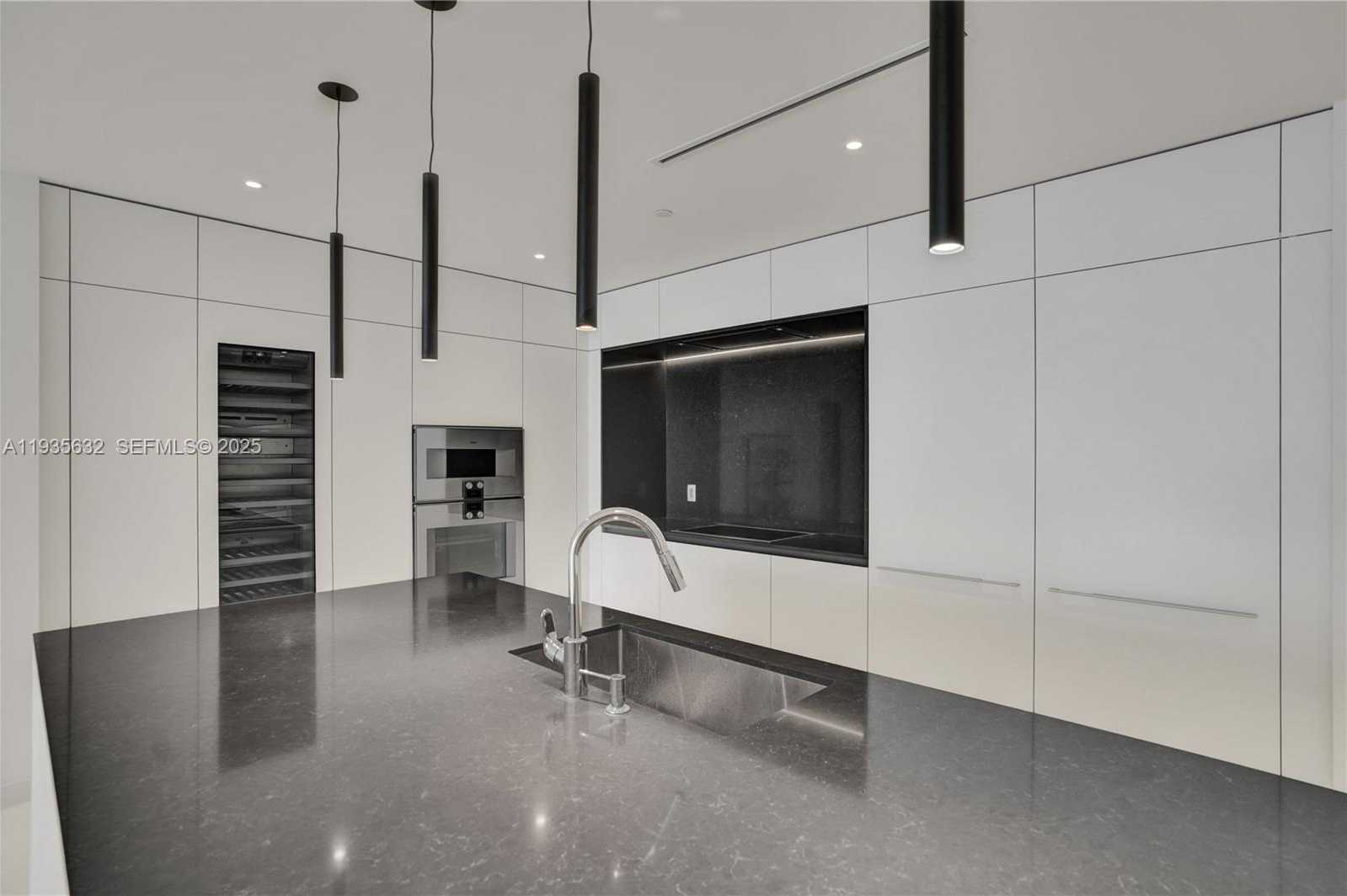 Small Image of 300 BISCAYNE BOULEVARD WAY #3704C, Miami Number 12