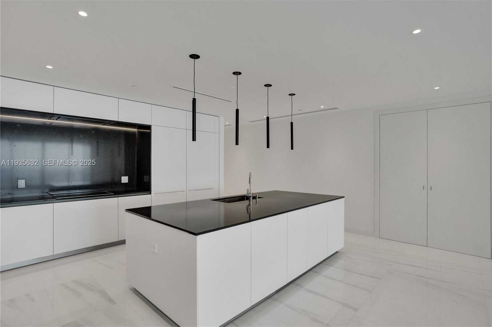 Small Image of 300 BISCAYNE BOULEVARD WAY #3704C, Miami Number 13