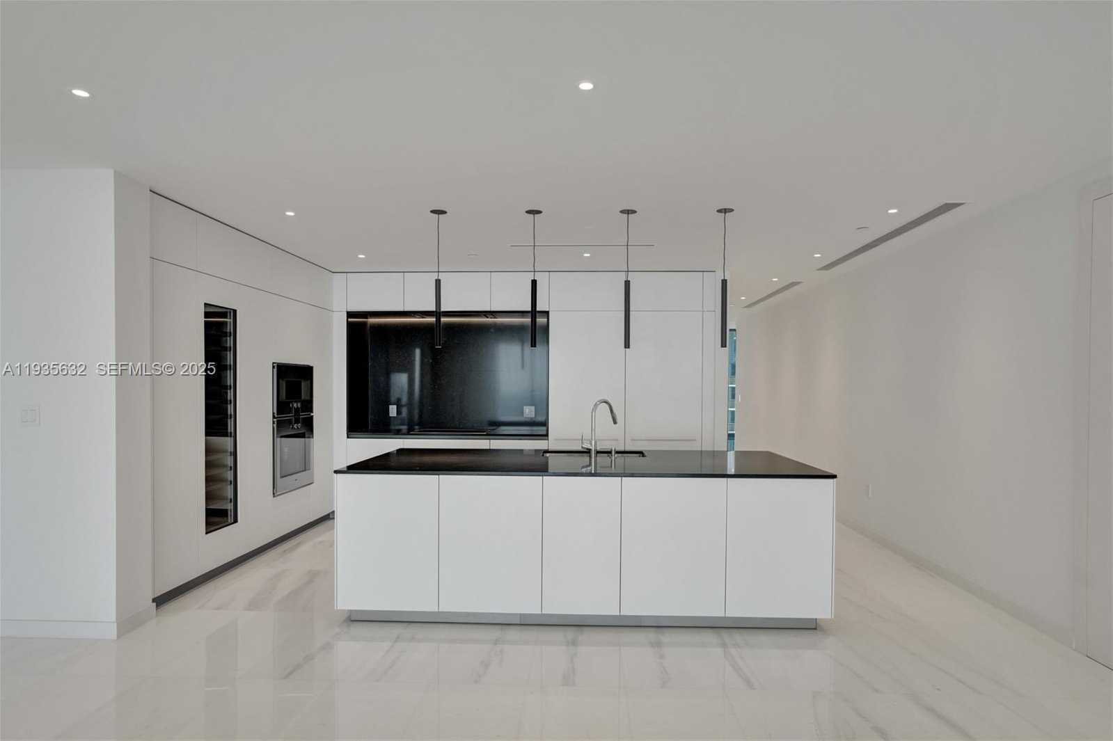 Small Image of 300 BISCAYNE BOULEVARD WAY #3704C, Miami Number 15